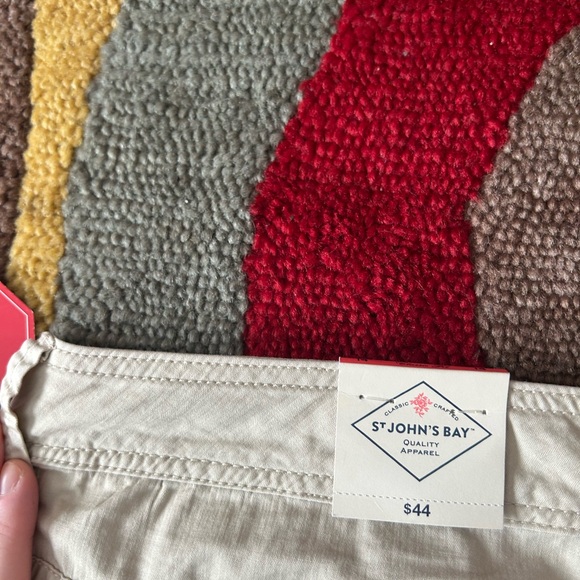 NWT St. John’s Bay Beige Khaki Pants Convertible Cargo Pants Capris Women’s 14 - Picture 10 of 11